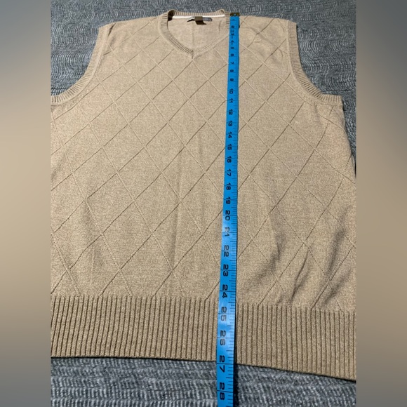 3/$20 Men’s JOE JOSEPH ABBOUD Solid Beige Sleeveless Sweater Vest Size Medium - Picture 7 of 8